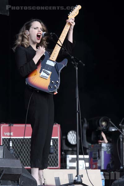 ANNA CALVI - 2014-08-15 - SAINT MALO - Fort de St Pere - 